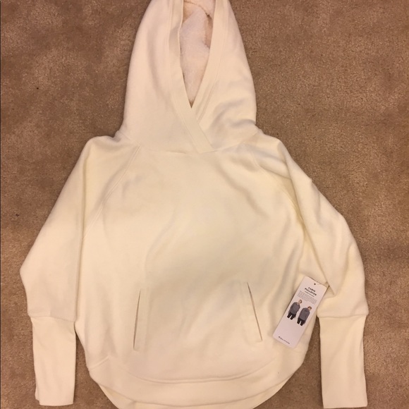 ALO Yoga Tops - Alo Yoga Cabin Pullover